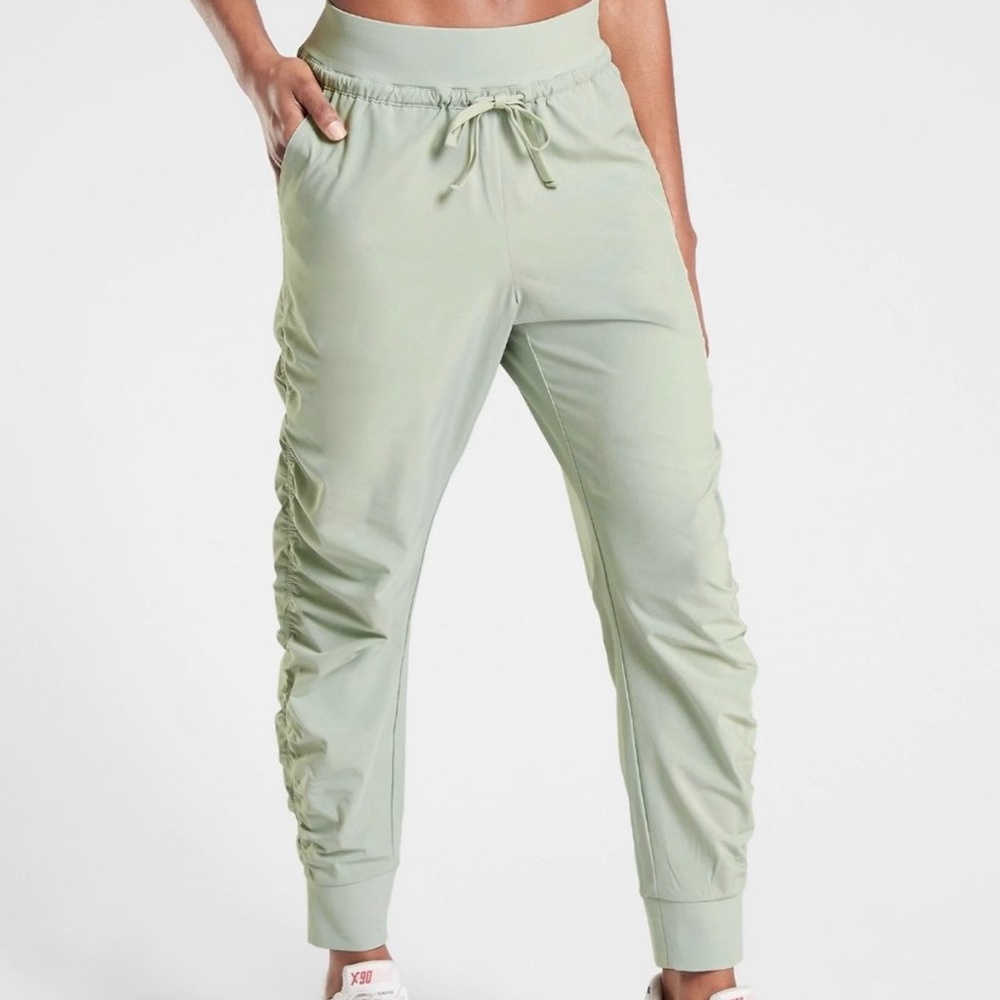 ATHLETA Opal Green Attitude FeatherWeight Side Ruched Active Run Jogger Pants 4P